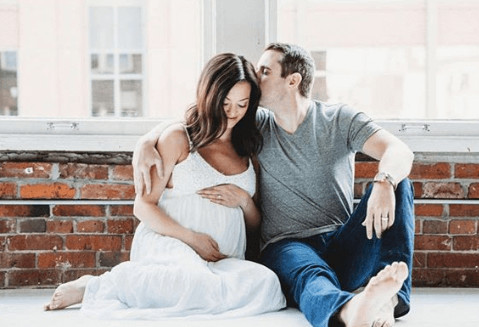 Zan Barnes Pregnant Picture And Lovable Husband